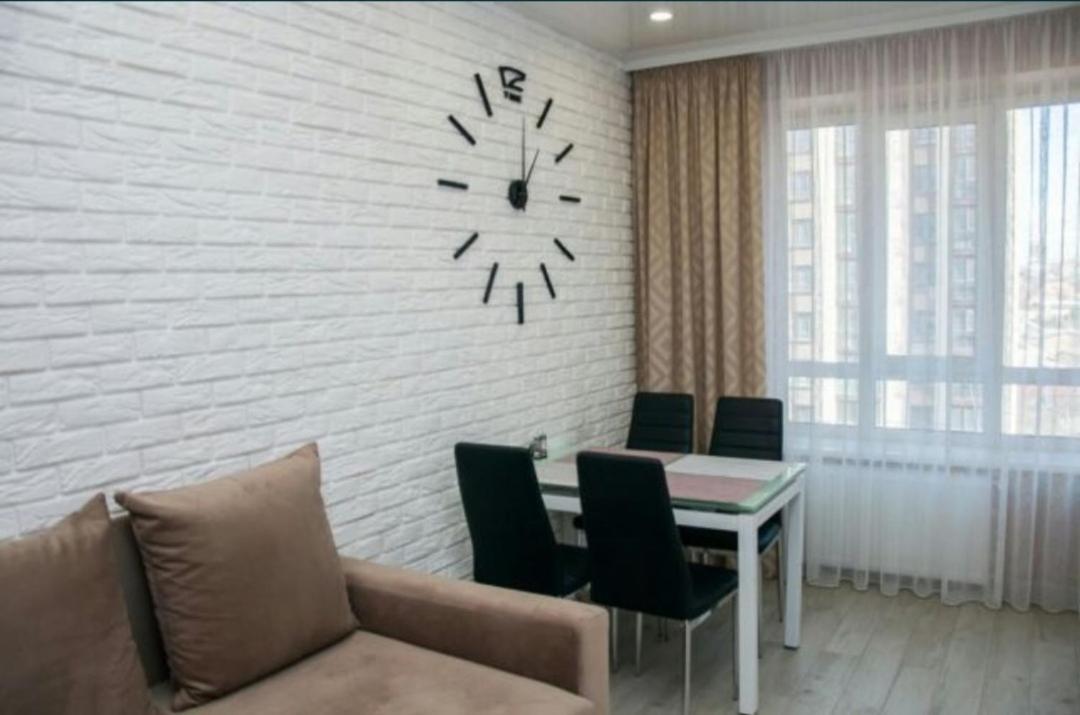 Vip Apartments Lutsʼk Quarto foto